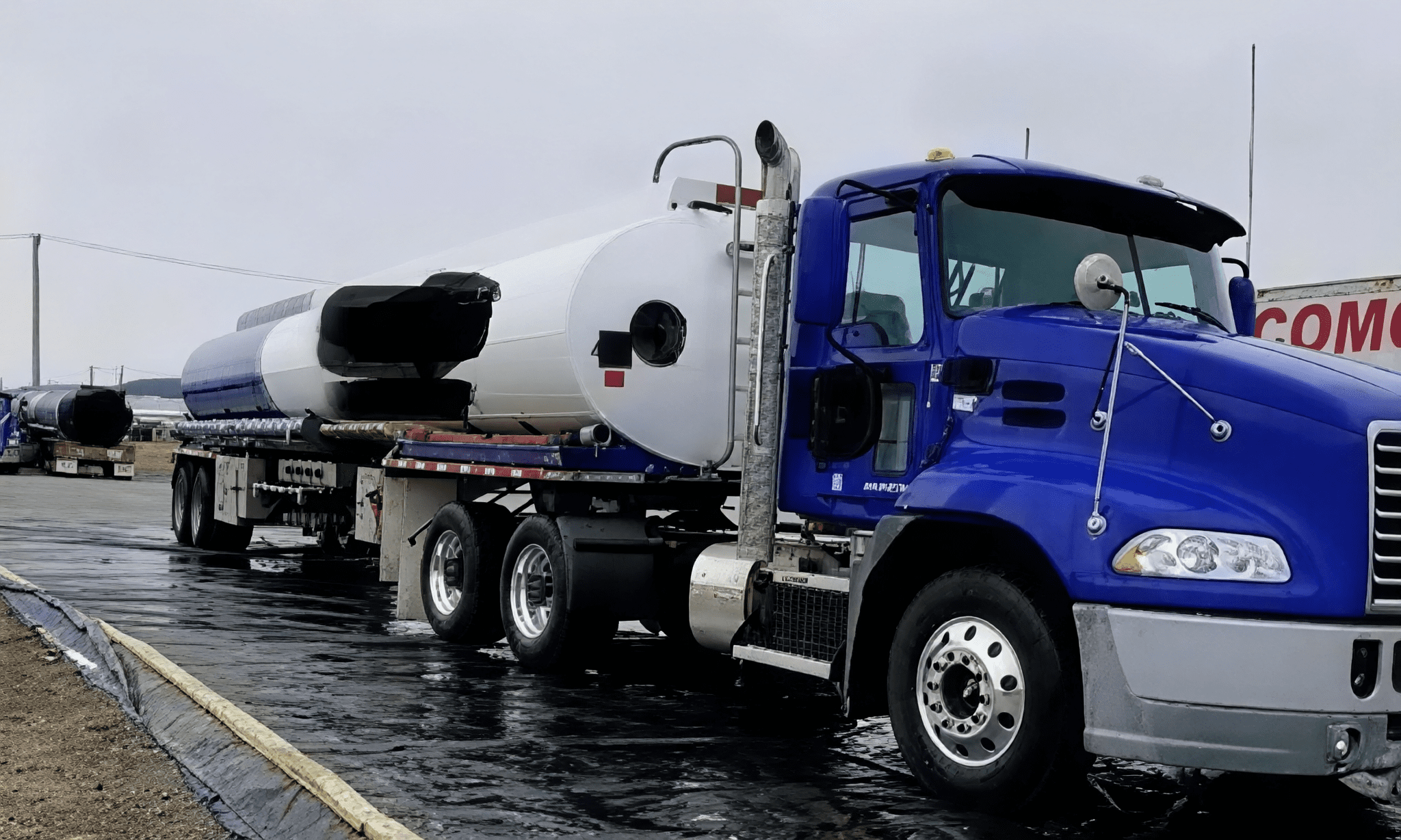 Industrial truck with pipe load